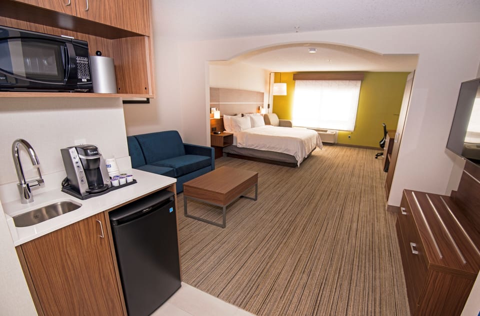 In-room safe, desk, iron/ironing board, WiFi (free)