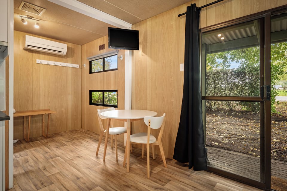 Bark Royal Studio (Dog Friendly) | Living area