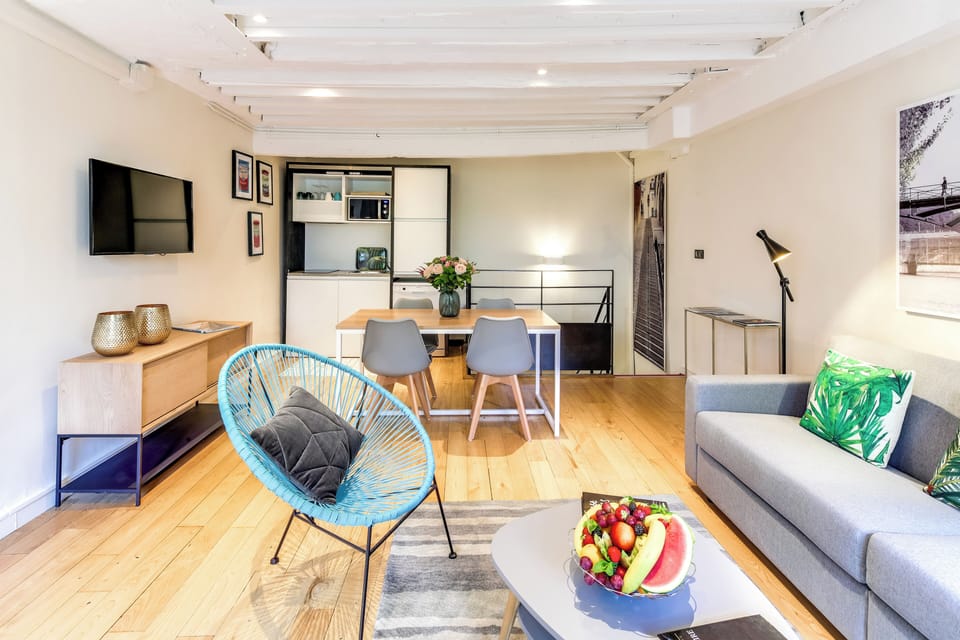 Apartment, 1 Bedroom | Living area | 42-inch flat-screen TV with satellite channels
