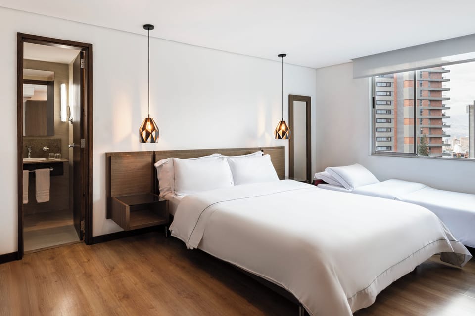 Standard Room, 1 Queen Bed | Minibar, in-room safe, desk, laptop workspace