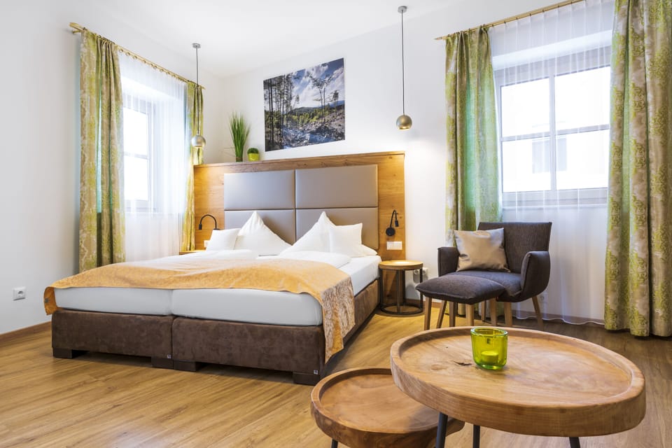 Comfort Triple Room | Minibar, in-room safe, desk, cribs/infant beds