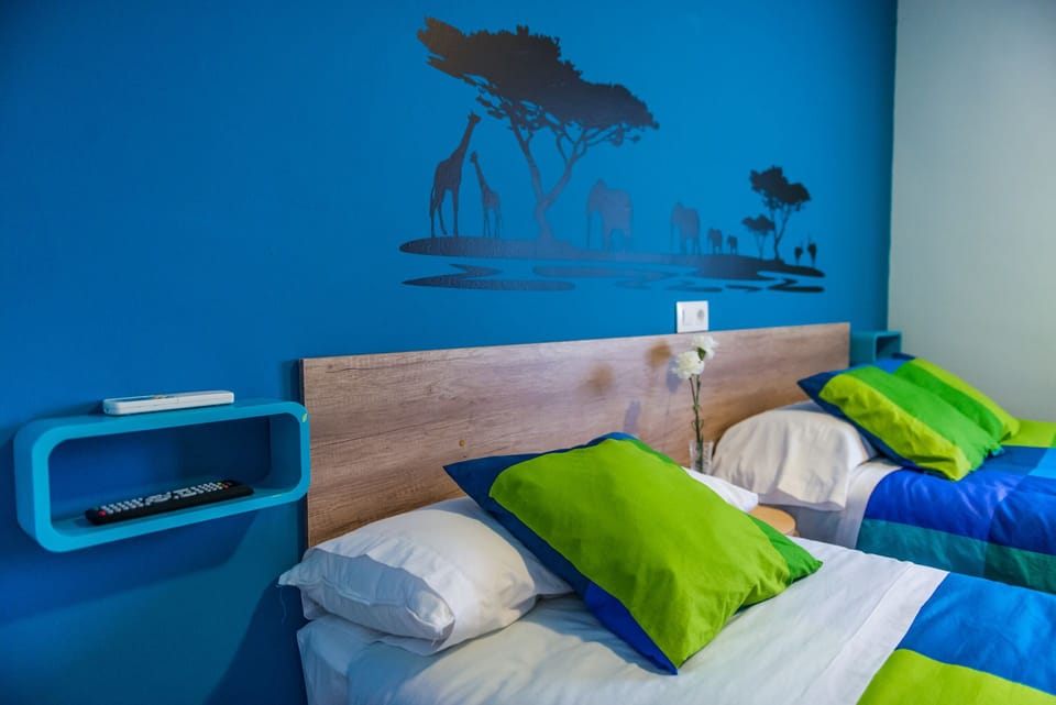 Family Room | Desk, blackout drapes, free WiFi, bed sheets