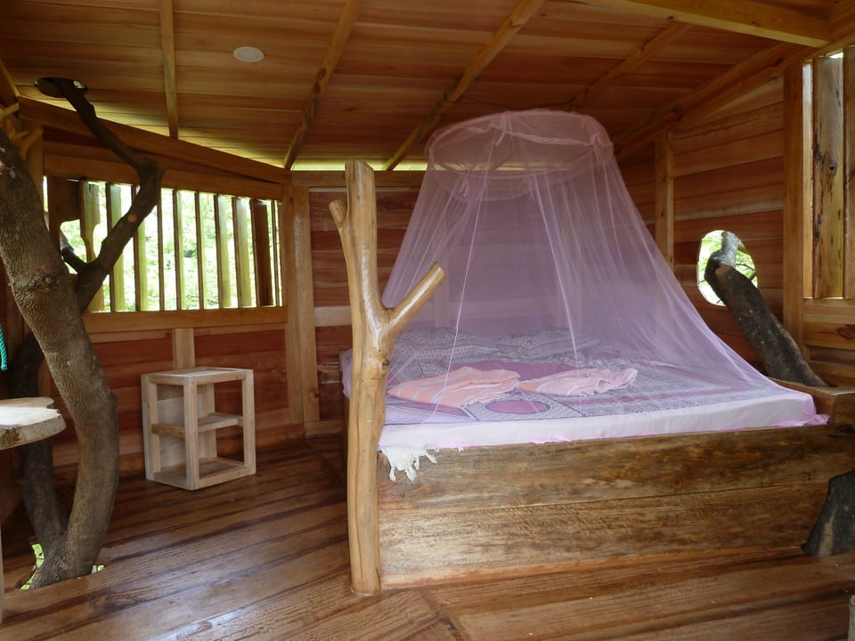 Deluxe Tree House | Desk, laptop workspace, iron/ironing board, free WiFi