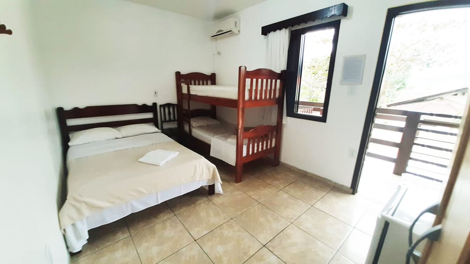 Family Room | Minibar, free WiFi, bed sheets