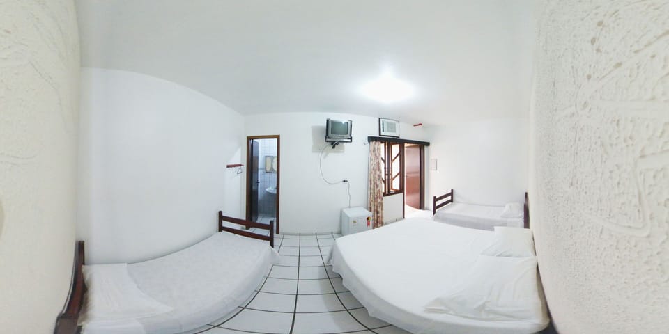 Minibar, free WiFi, bed sheets
