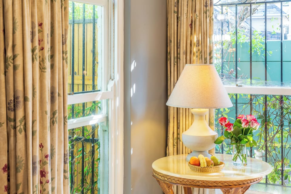 Kingsize Room  | In-room safe, desk, iron/ironing board, free WiFi