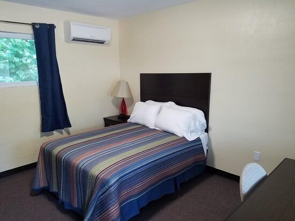 Basic Double Room, Ensuite (Single Full XL Bed) | 1 bedroom, WiFi