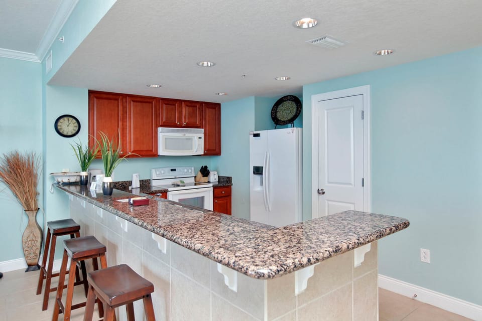 Condo, 1 Bedroom, Sea View, Beachfront (705) | Private kitchen | Fridge, microwave, oven, stovetop