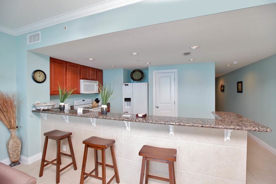 Condo, 1 Bedroom, Sea View, Beachfront (705) | Private kitchen | Fridge, microwave, oven, stovetop