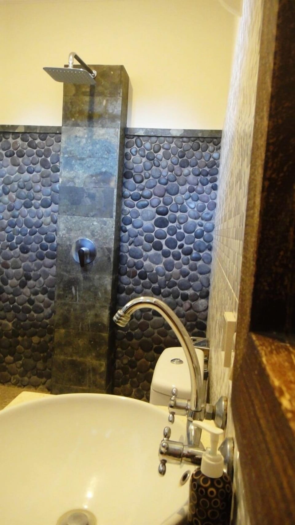 Superior Room | Bathroom | Shower, free toiletries, towels
