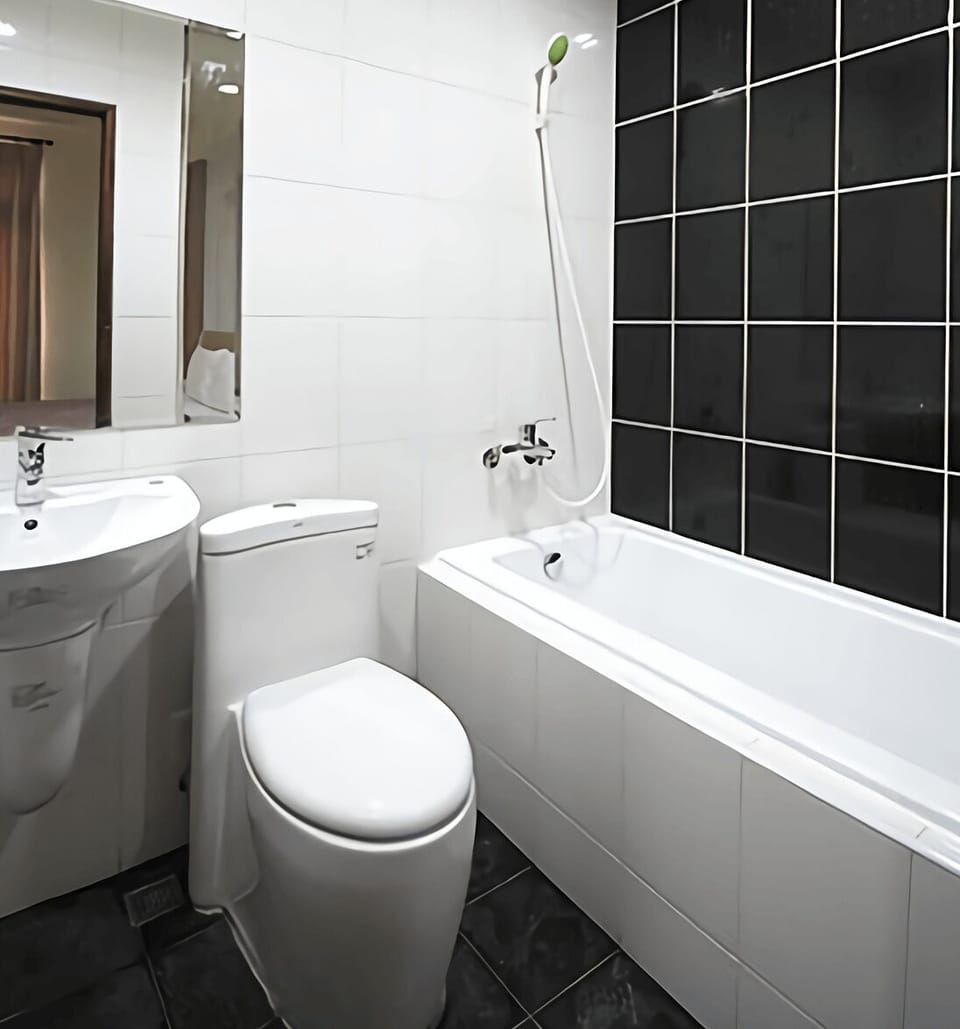 Superior Double Room, Balcony | Bathroom | Combined shower/tub, rainfall showerhead, hair dryer, slippers