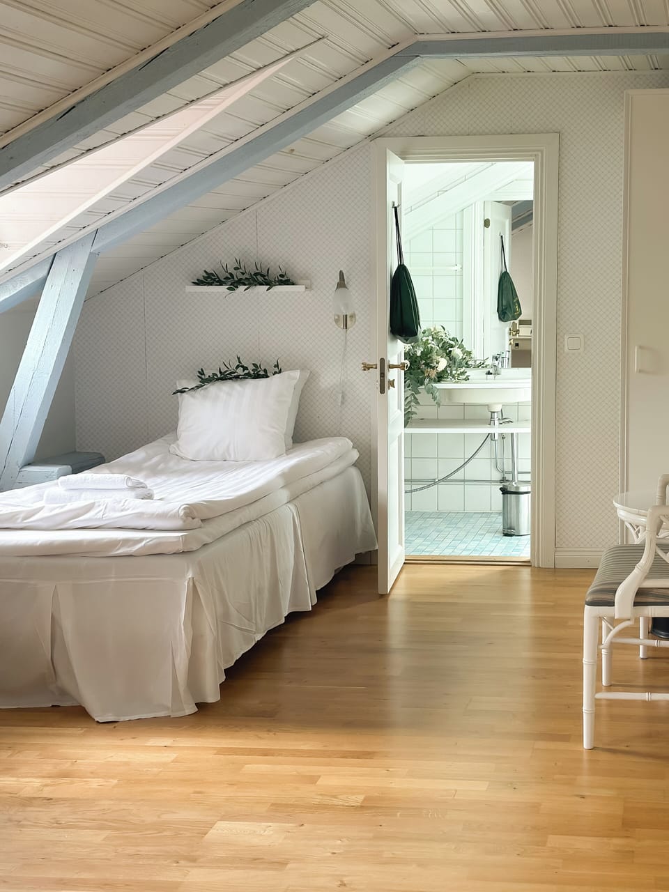 Big Cottage single + | Bathroom | Shower, hair dryer, bidet, heated floors