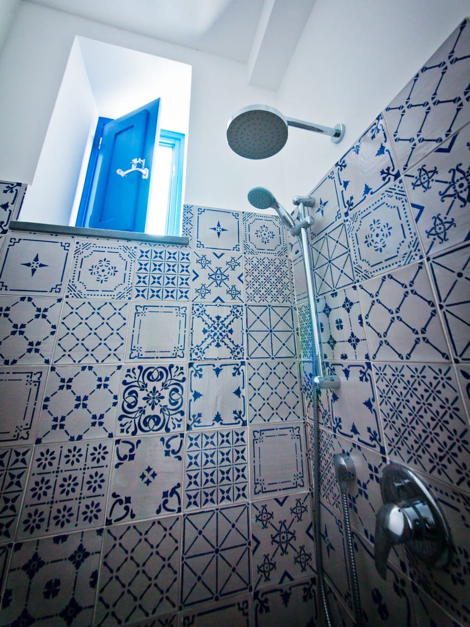 Deluxe Room | Bathroom | Shower, rainfall showerhead, designer toiletries, hair dryer