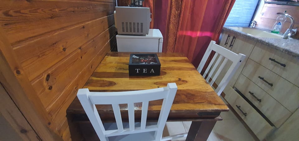 Economy Studio Suite | Private kitchen | Fridge, microwave, coffee/tea maker, electric kettle