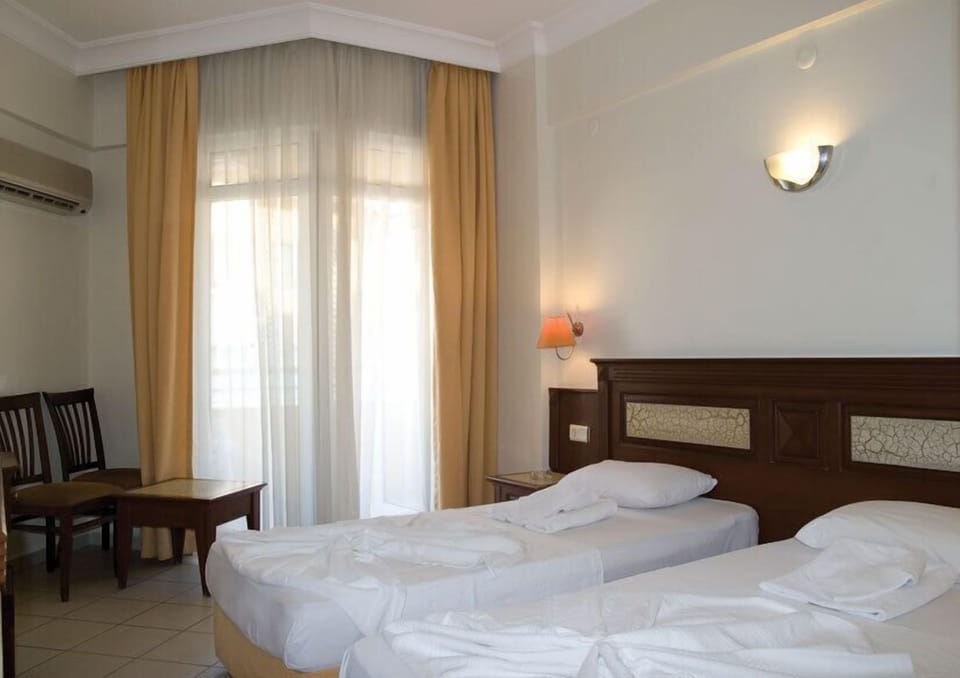 Minibar, desk, soundproofing, bed sheets
