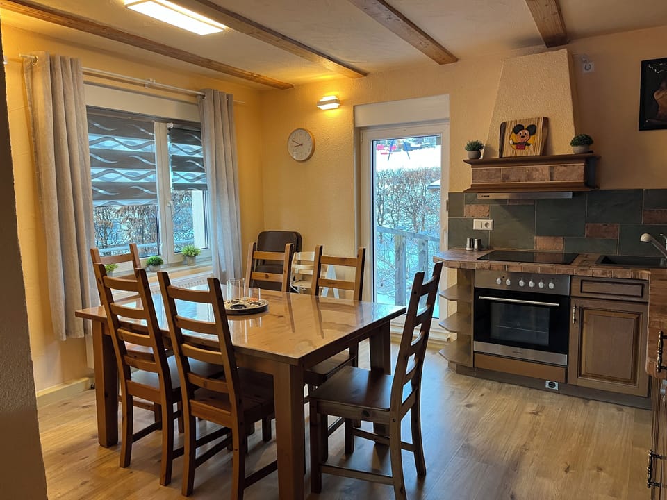 Basic Apartment, 3 Bedrooms, Non Smoking, Mountain View | Private kitchen | Full-size fridge, microwave, oven, stovetop