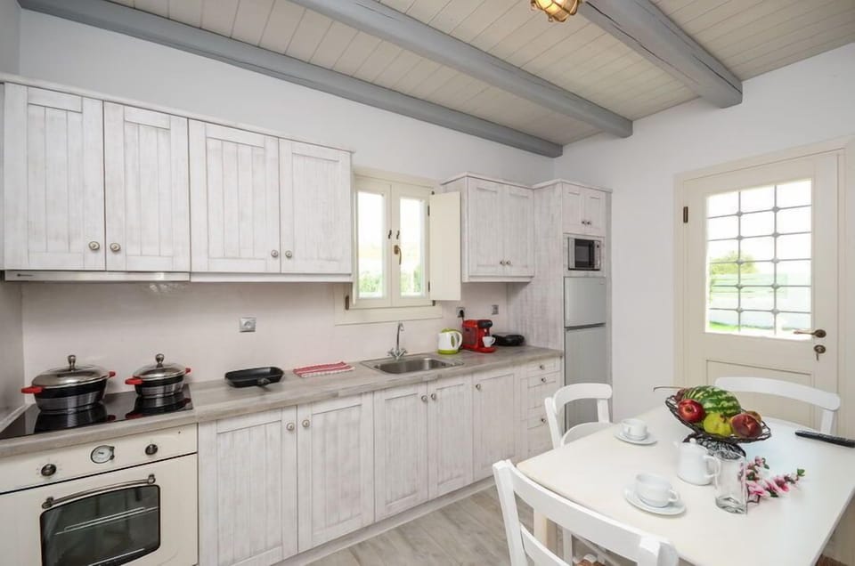 Superior Villa, 2 Bedrooms, Private Pool | Private kitchen | Full-size fridge, microwave, oven, stovetop
