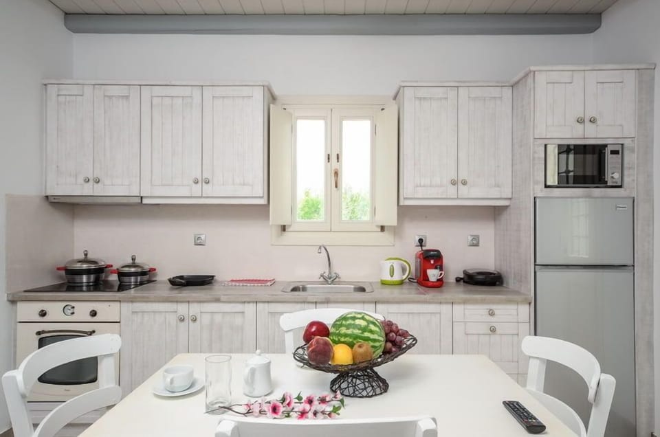 Superior Villa, 2 Bedrooms, Private Pool | Private kitchen | Full-size fridge, microwave, oven, stovetop
