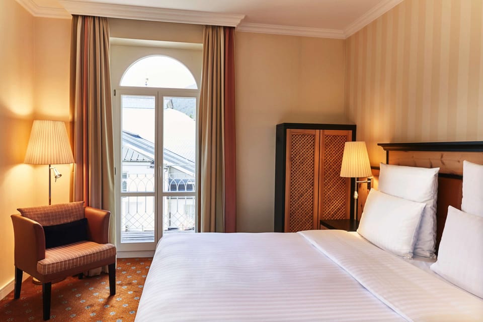 Deluxe Suite, 1 Double Bed, Mountain View | Hypo-allergenic bedding, minibar, in-room safe, desk
