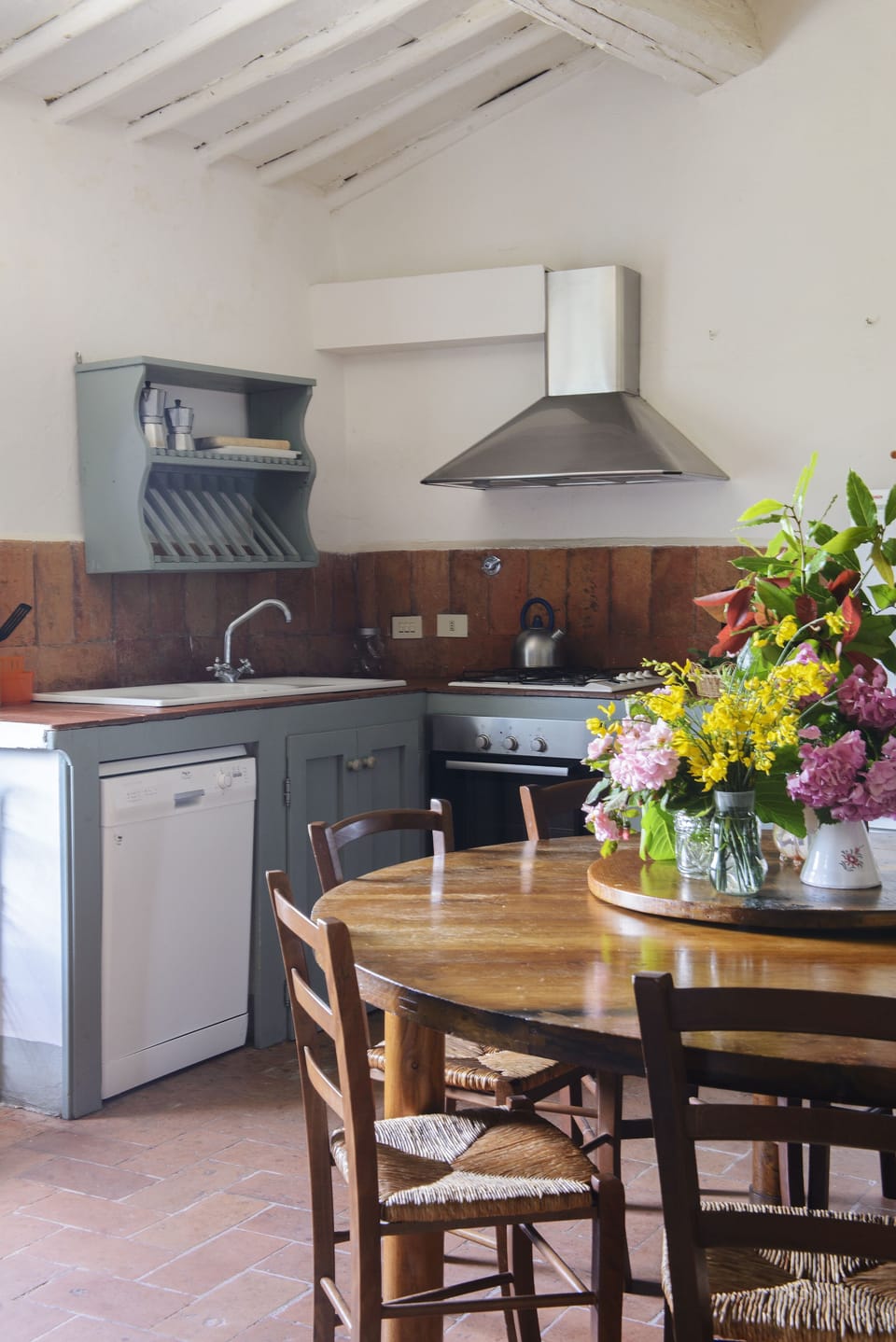 Family House, 5 Bedrooms, Pool Access, Vineyard View | Private kitchen | Full-size fridge, oven, stovetop, dishwasher
