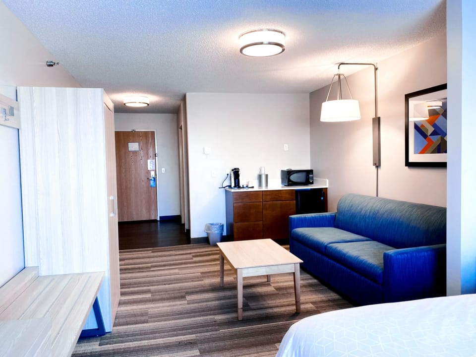 In-room safe, desk, iron/ironing board, free cribs/infant beds