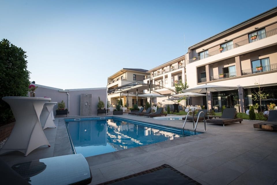 Seasonal outdoor pool, pool umbrellas, sun loungers