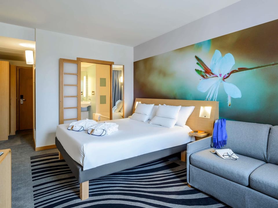 Executive Room, 1 King Bed with Sofa bed | Hypo-allergenic bedding, minibar, in-room safe, desk