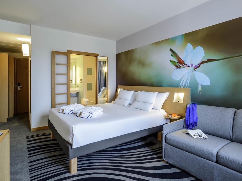 Executive Room, 1 King Bed with Sofa bed | Hypo-allergenic bedding, minibar, in-room safe, desk