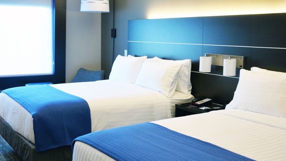 Premium bedding, in-room safe, desk, laptop workspace