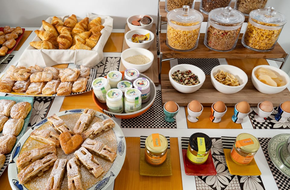 Daily buffet breakfast for a fee