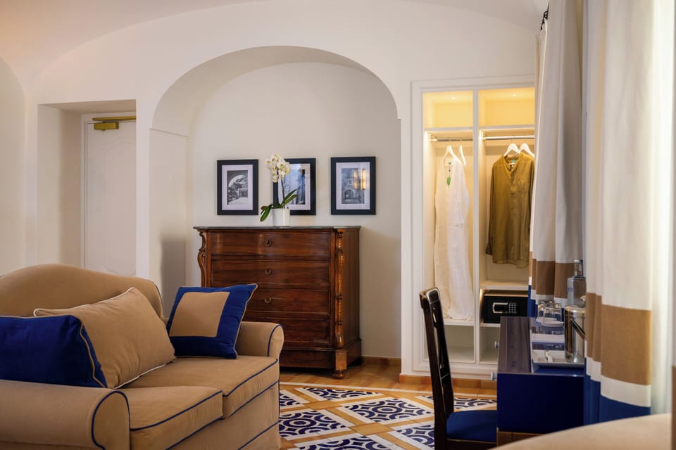 Classic Double, without sea view | Minibar, in-room safe, individually decorated, individually furnished
