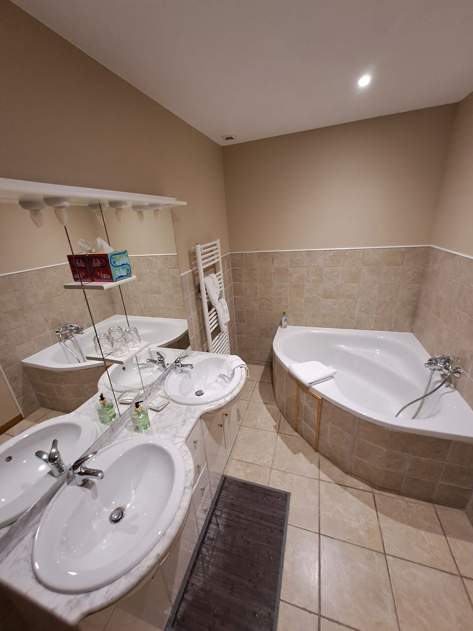 Luxury Suite, Private Bathroom (Montignassienne ) | Bathroom