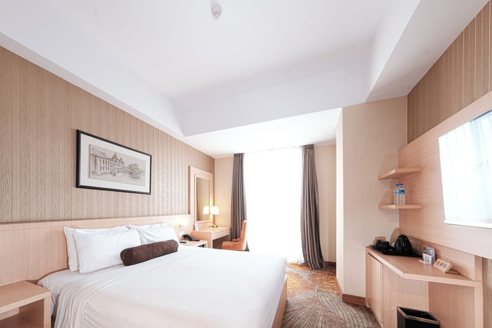 Premium bedding, free minibar, in-room safe, desk