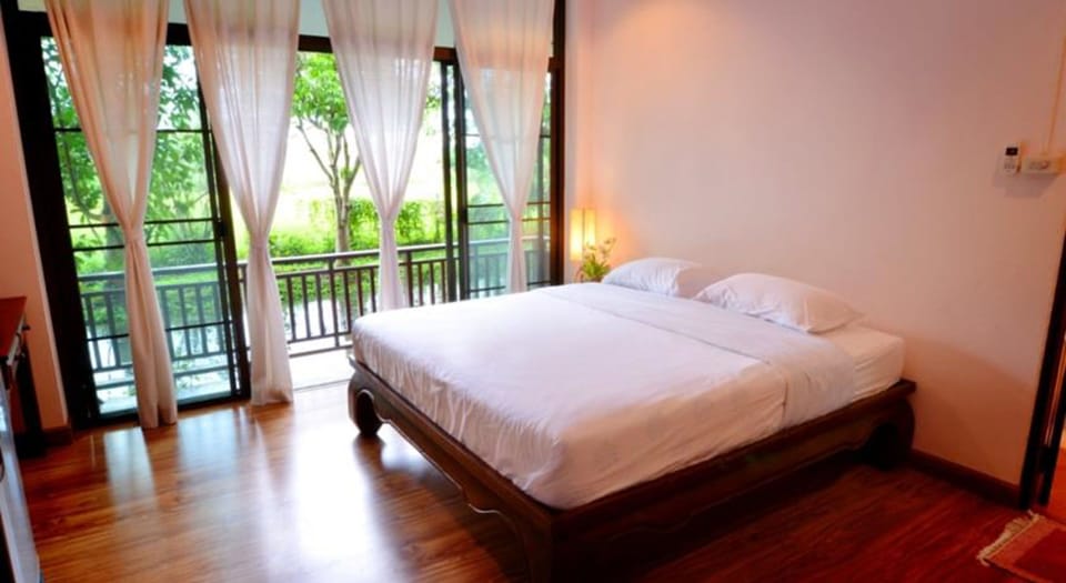 Superior Double or Twin Room | Desk, blackout drapes, free WiFi