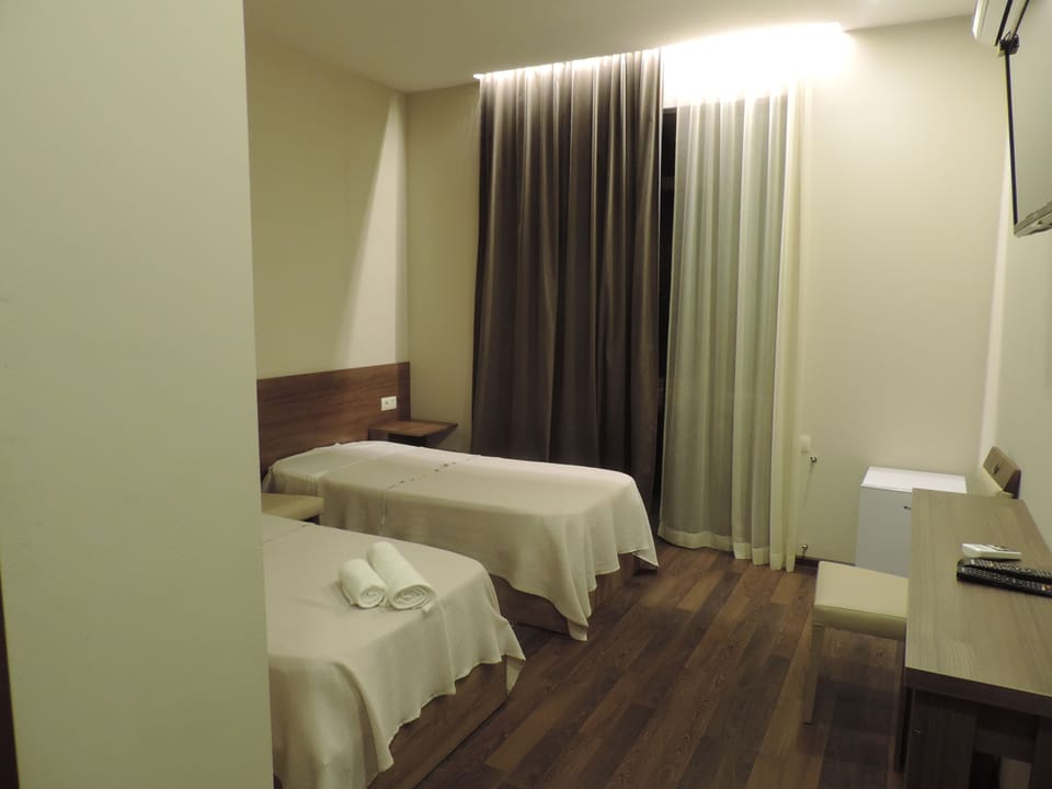 Superior Villa | In-room safe, soundproofing, iron/ironing board, free WiFi