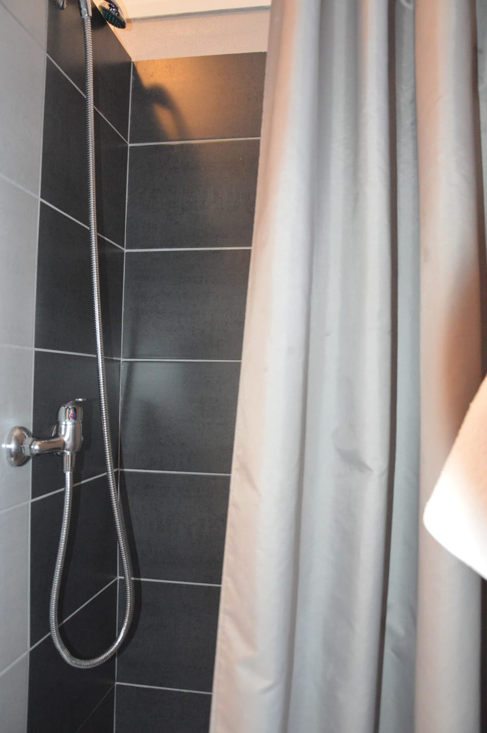 Economy Double Room, Shared Toilet | Bathroom shower