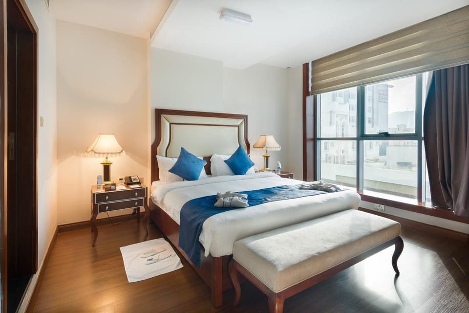 Suite, 1 King Bed, Bathtub | Premium bedding, minibar, in-room safe, desk