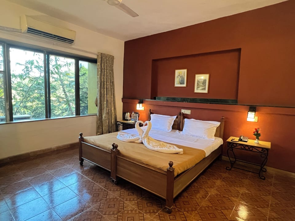 Classic Comfort Room | Living area | Flat-screen TV