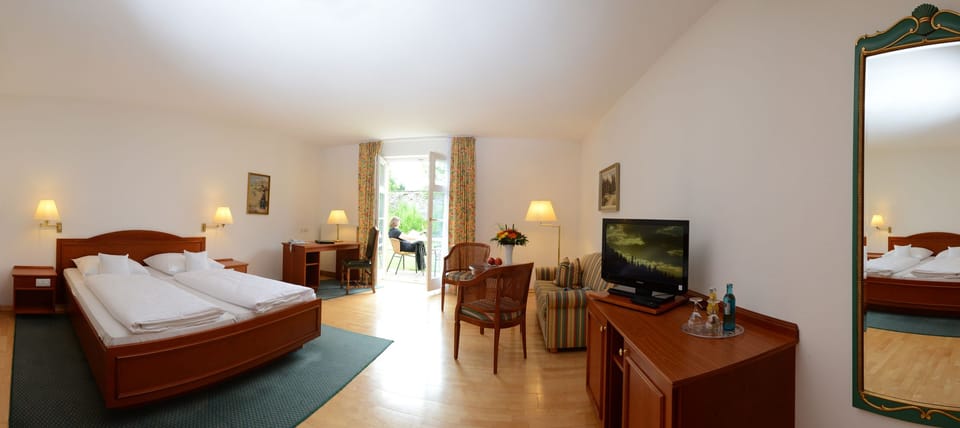 Superior Double Room | Hypo-allergenic bedding, minibar, in-room safe, individually decorated