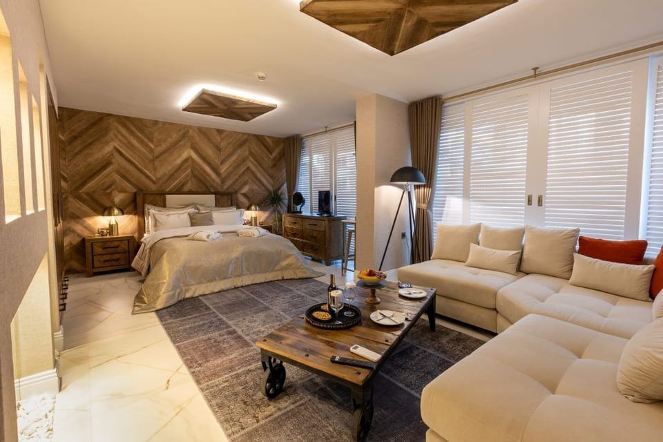 Premium Suite | Minibar, in-room safe, soundproofing, free WiFi