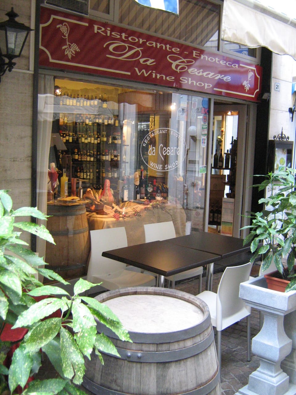 Breakfast, lunch and dinner served