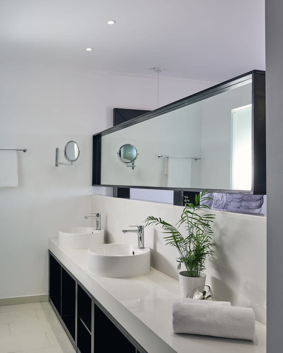 Superior Suite, Hot Tub | Bathroom | Free toiletries, hair dryer, slippers, towels