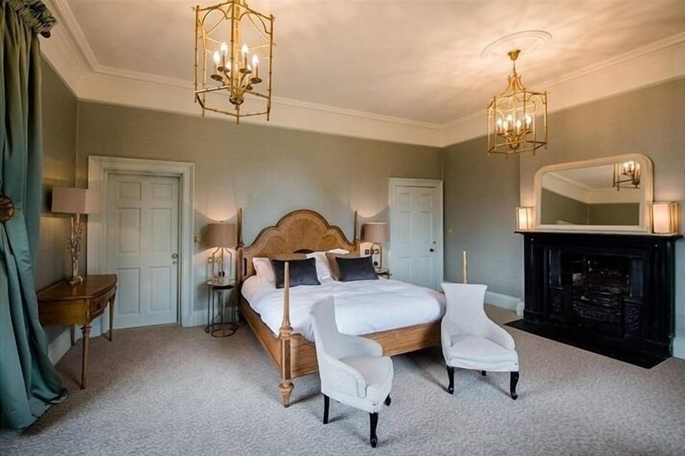 Luxury Suite, 1 King Bed, River View | Individually decorated, individually furnished, iron/ironing board