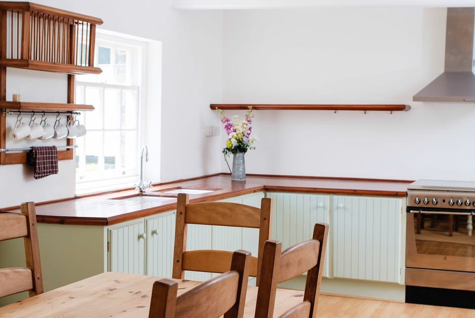 Apartment, 3 Bedrooms (Stables) | Private kitchen | Coffee/tea maker