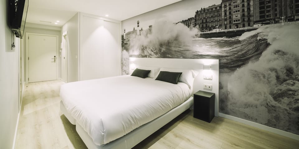 Deluxe Room | Premium bedding, down comforters, in-room safe, blackout drapes