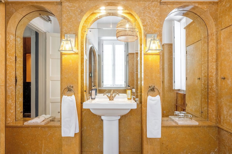 Master Suite | Bathroom | Free toiletries, hair dryer, slippers, towels