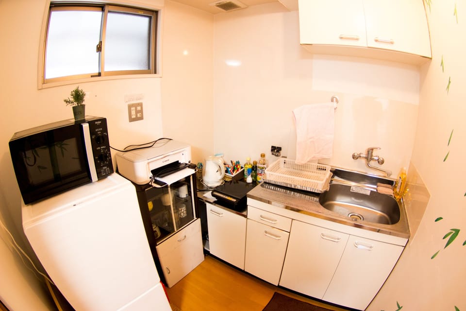One House Rental | 3 bedrooms, desk, free WiFi