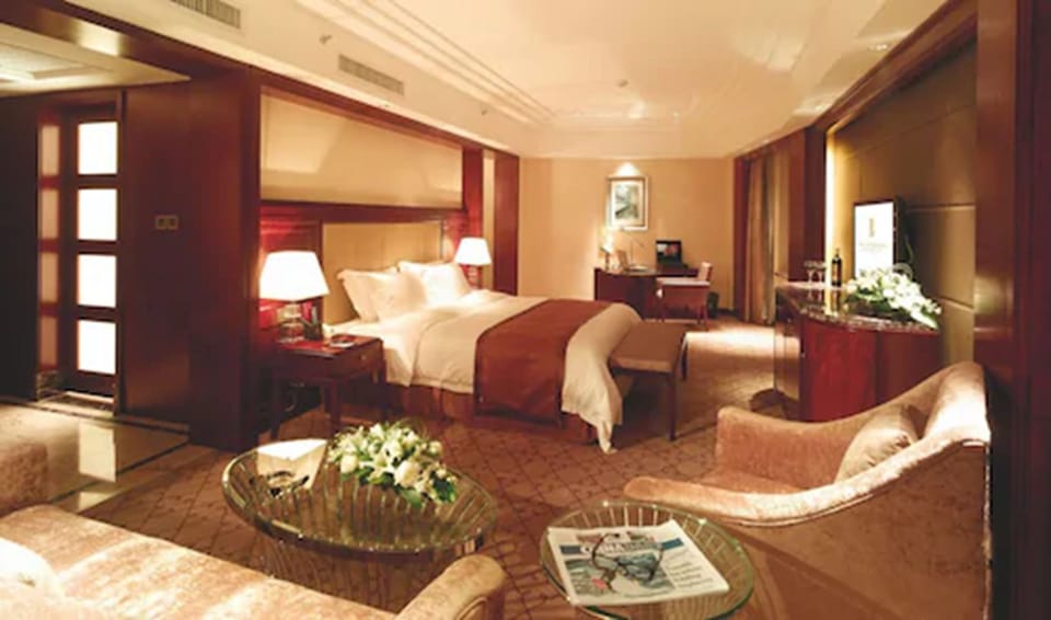 Superior Suite | In-room safe, desk, iron/ironing board (on request), cribs (free)