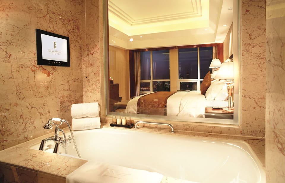 Executive Suite | In-room safe, desk, iron/ironing board (on request), cribs (free)