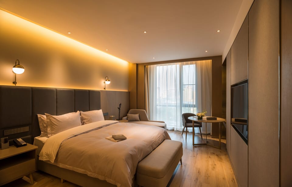 Yuexiang King Room | In-room safe, desk, iron/ironing board (on request), WiFi (free)